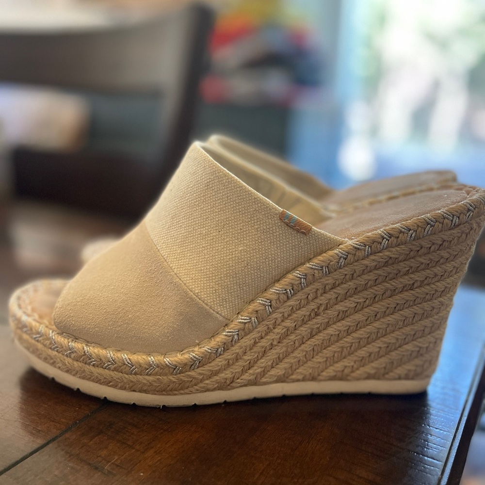 TOMS Beige Wedge Espadrille Sandals, size 9